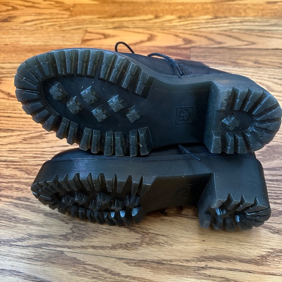 Dr. Martens Black Boots with Heel - Picture 5 of 5